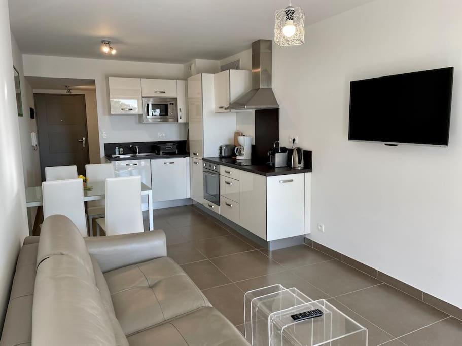 17 - Appartement Neuf, Parking Terrasse Et Jolie Vue 邦多勒 外观 照片